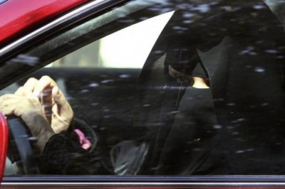 8 individuals arrested for theft crimes in Riyadh.