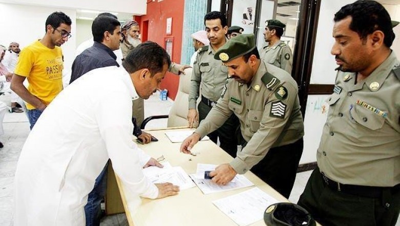 Jawazat to temporary allow people to extend exit re-entry [VIDEO]