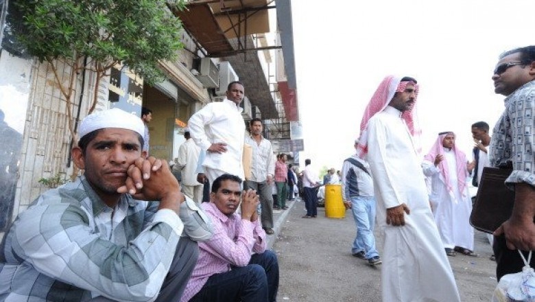 Saudi Arabia launches labor reforms; regulates Exit and Re-Entry Visa issuance