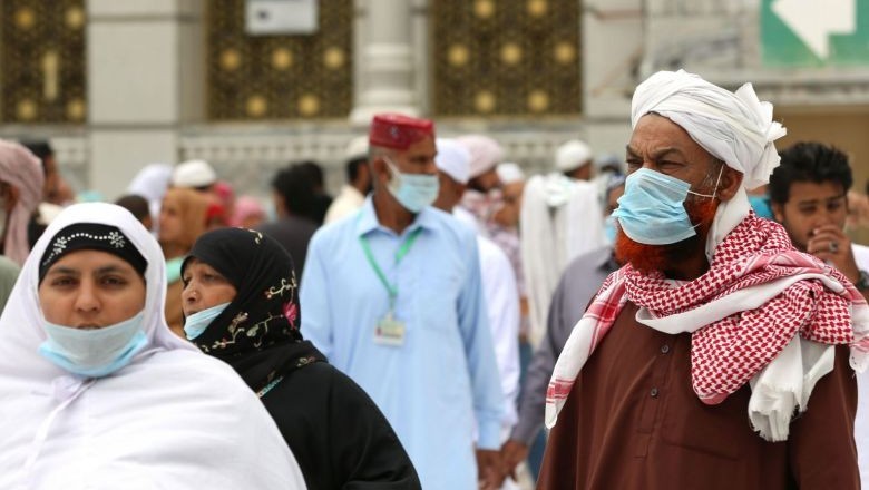 Coronavirus: Saudi Arabia suspends prayers at mosques