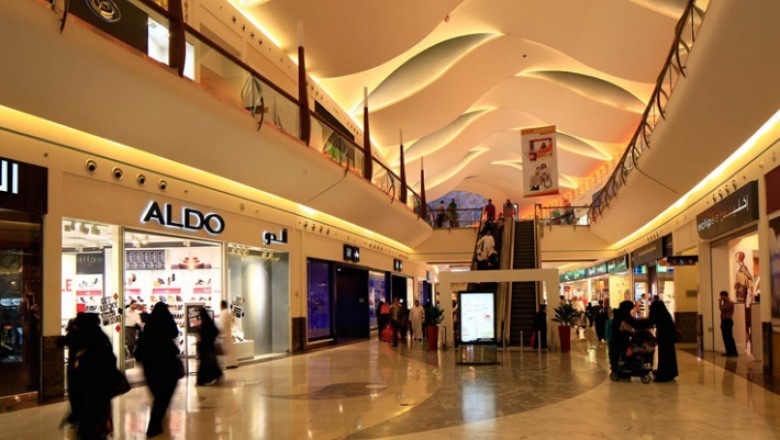 Jeddah: The famous shopping center on Amir Majid Street is closed ...